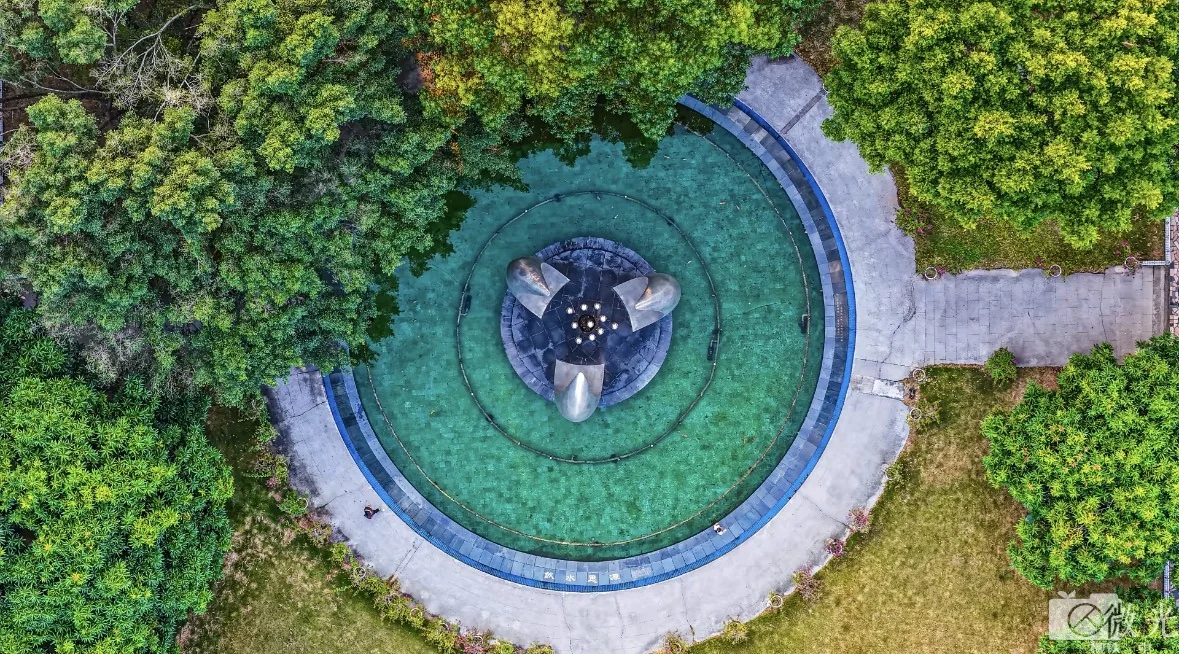 校园圆形广场俯瞰